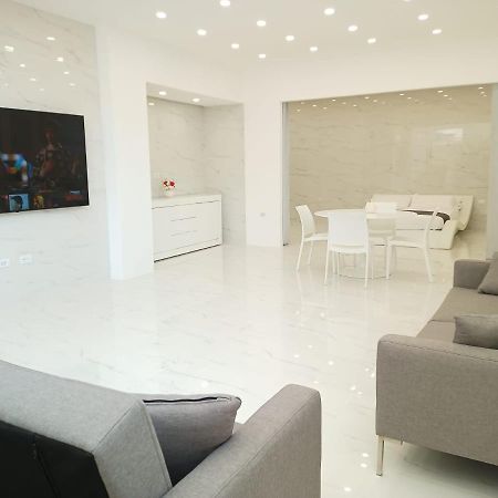 Elegant Basement Suite Orosei Exterior photo