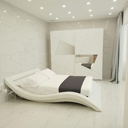 Elegant Basement Suite Orosei Exterior photo