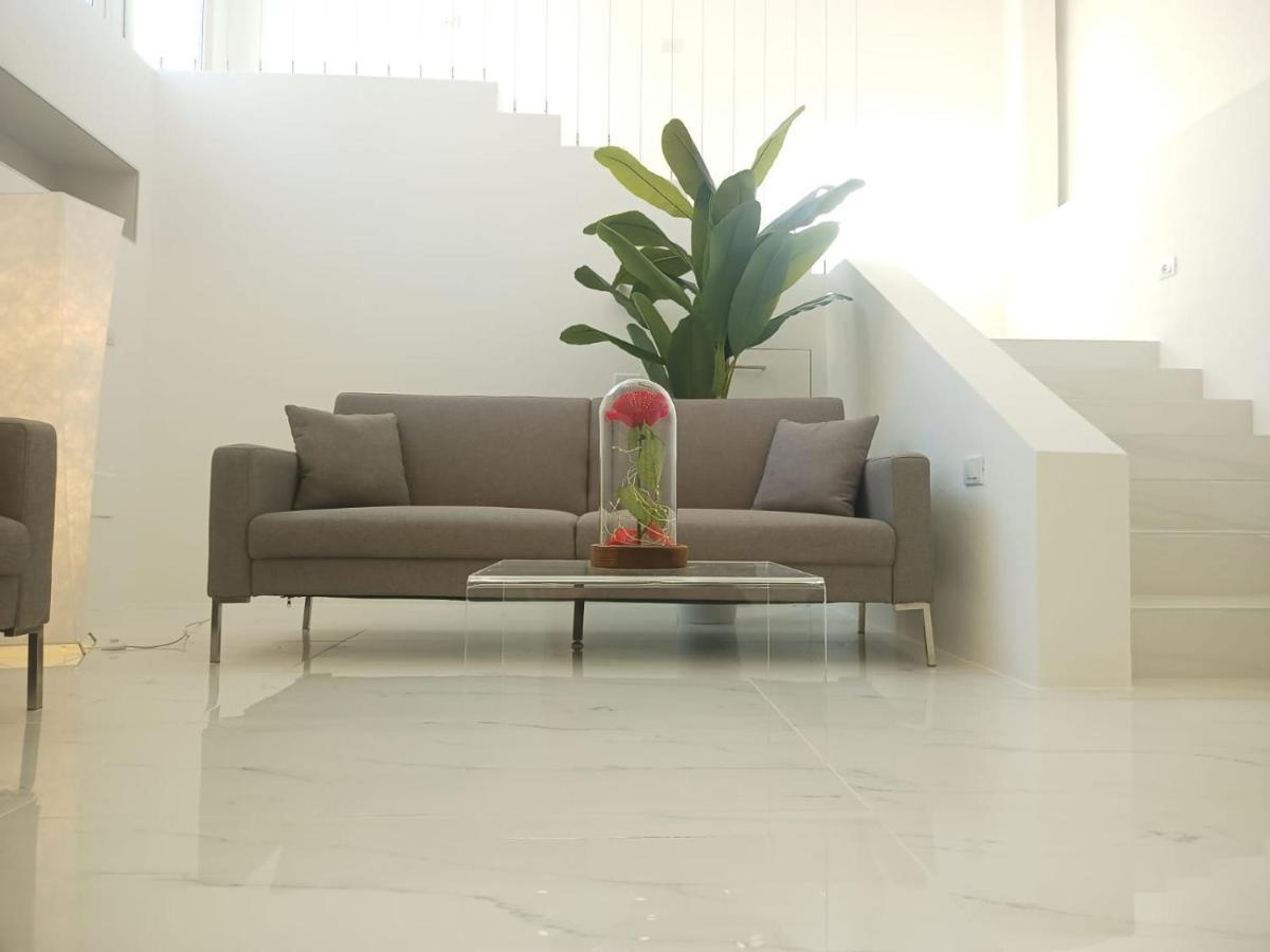 Elegant Basement Suite Orosei Exterior photo