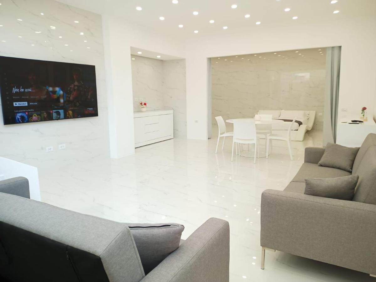 Elegant Basement Suite Orosei Exterior photo