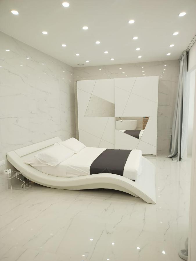 Elegant Basement Suite Orosei Exterior photo