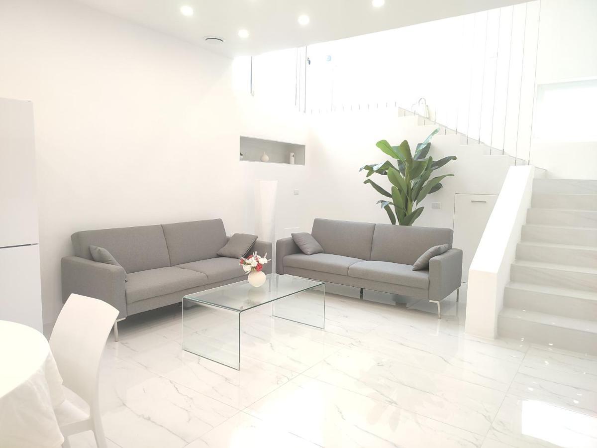 Elegant Basement Suite Orosei Exterior photo
